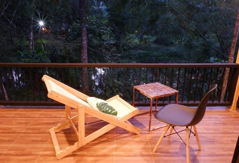 デラックスルーム, Art S Riverview Lodge