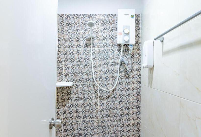 اتاق استاندارد سه تخته با سرویس بهداشتی مشترک, Sleep Dee Hostel