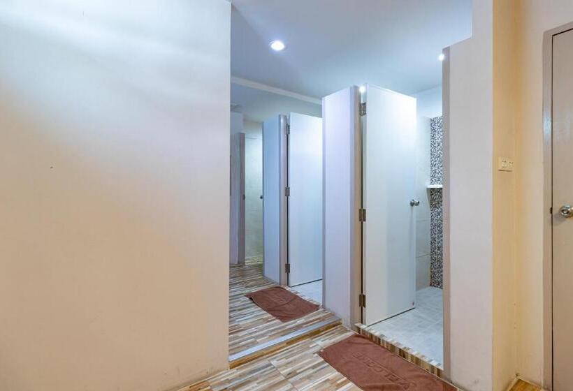 اتاق استاندارد سه تخته با سرویس بهداشتی مشترک, Sleep Dee Hostel