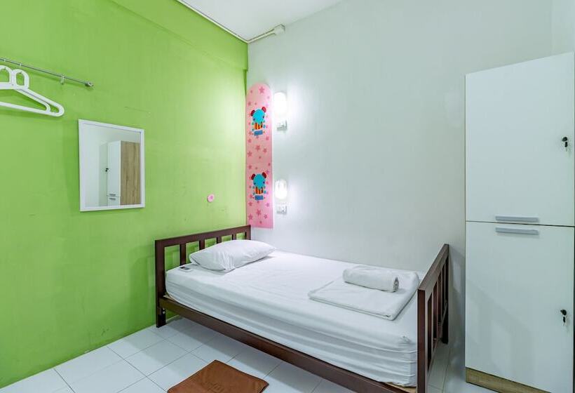 اتاق استاندارد با سرویس بهداشتی مشترک, Sleep Dee Hostel