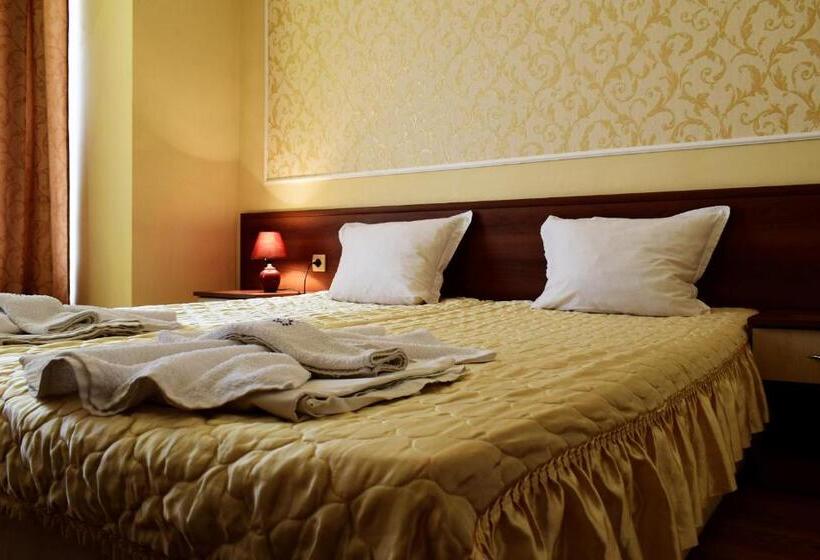 Номер Стандарт, Ryor Hotel   All Inclusive & Free Parking