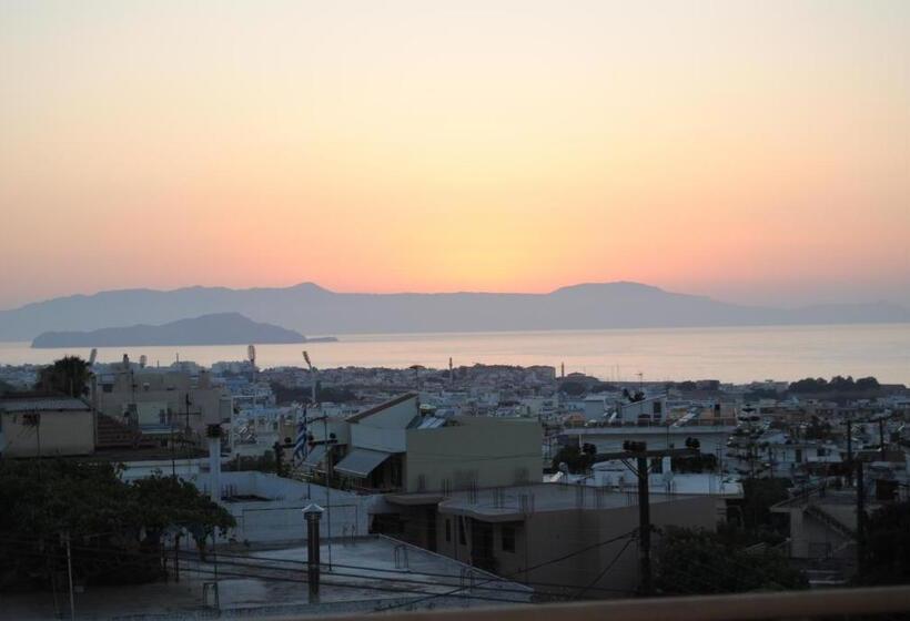 스탠다드 트리플 룸, Theofilos City
