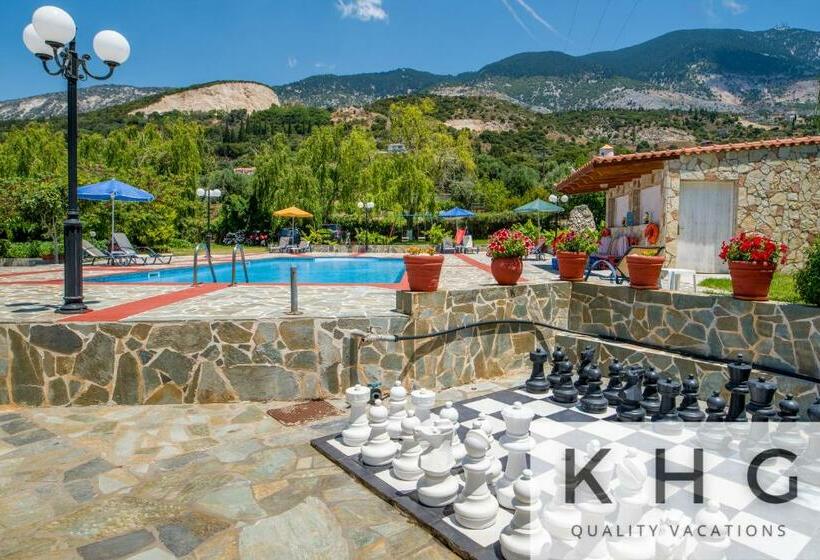 Студия Deluxe, Jovanna Studios In The Nature With Pool!
