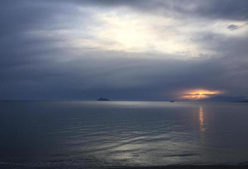 스탠다드 트리플 룸, Alexander Beach