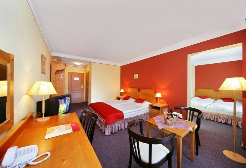 اتاق استاندارد چهار تخته, Wellness Hotel Gendorf