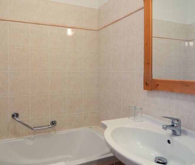 اتاق استاندارد چهار تخته, Wellness Hotel Gendorf
