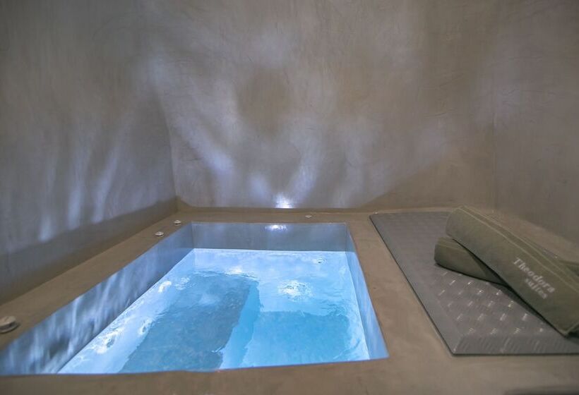 سوئیت با چشم‌انداز, Oia Memories Suites