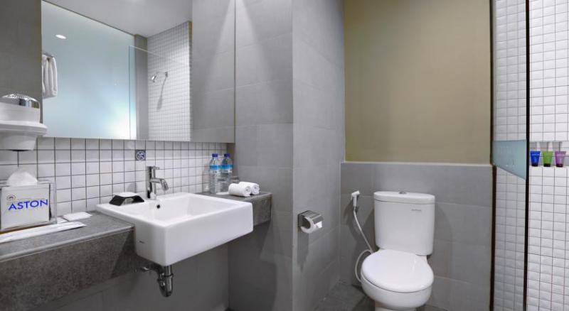 Номер Superior Вид на Бассейн, Aston Inn Mataram