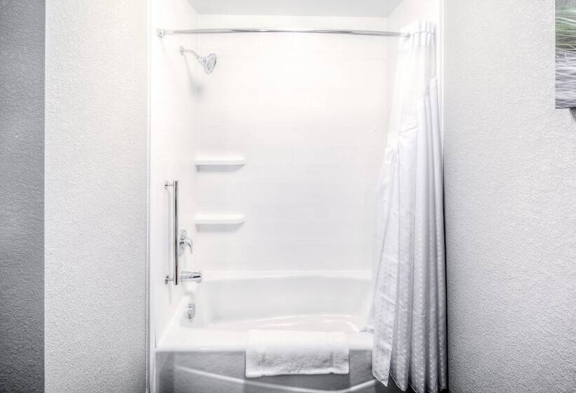Люкс Адаптированный для Инвалидов, Holiday Inn Express & Suites Cleveland/westlake, An Ihg