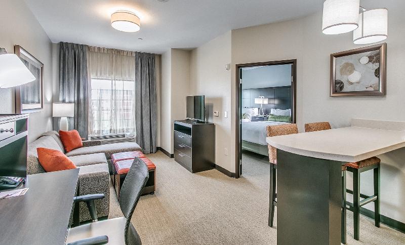 带大床的套房, Staybridge Suites Lubbock South, An Ihg