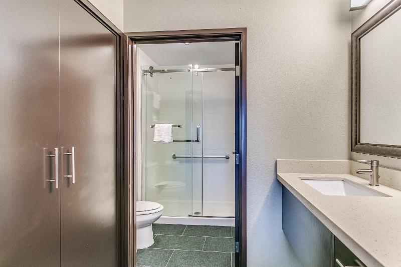 带大床的套房, Staybridge Suites Lubbock South, An Ihg
