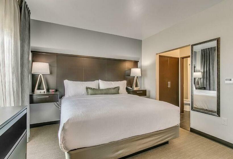 带大床的标准工作室, Staybridge Suites Lubbock South, An Ihg