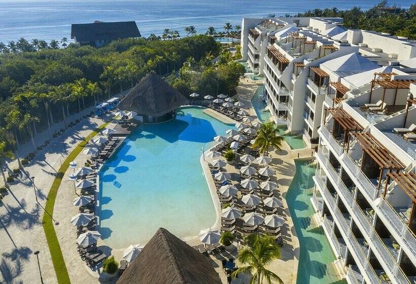 سوییت جونیور با چشم‌انداز استخر, Ocean Riviera Paradise - All Inclusive