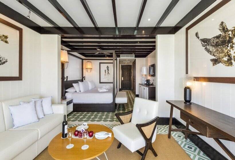 چشم‌انداز استخر سوئیت جونیور پرستیژ, Ocean Riviera Paradise - All Inclusive
