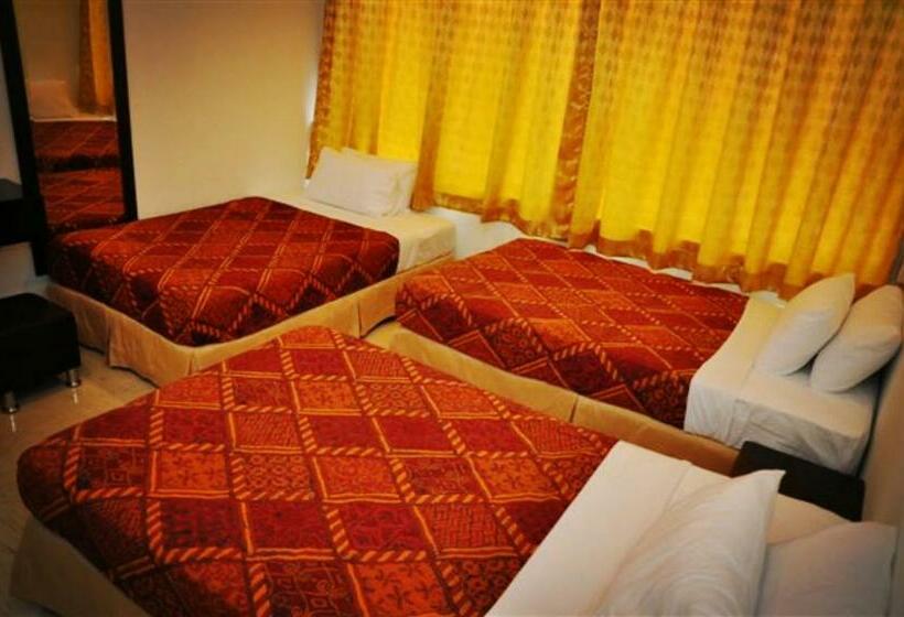 Трехместный Номер Deluxe, Old Budget