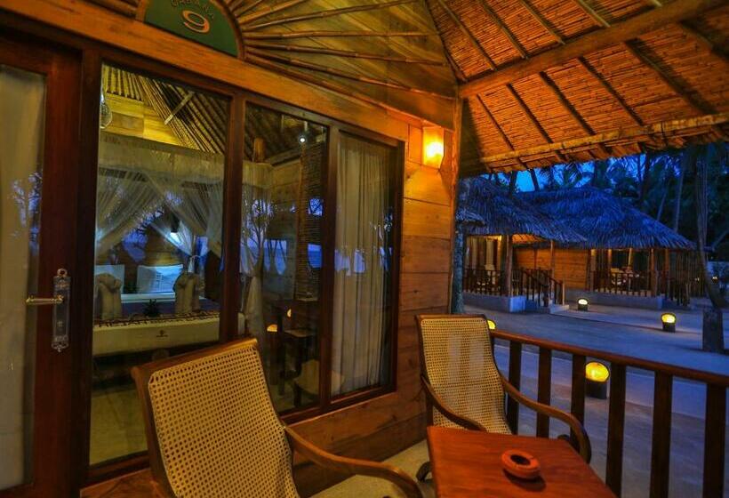 小室, Thejan Beach Cabanas