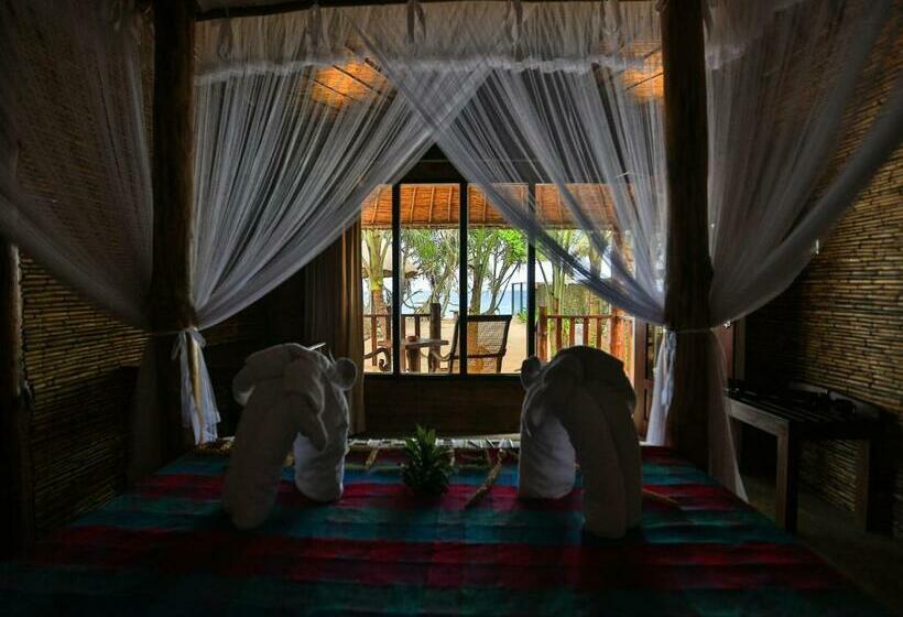 小室, Thejan Beach Cabanas