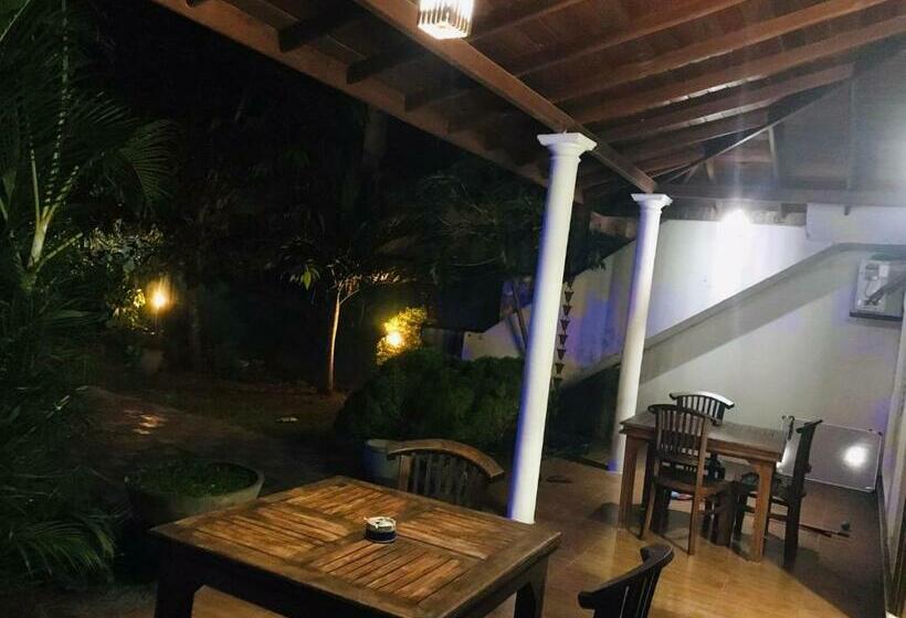 غرفة قياسية, Akash Villa