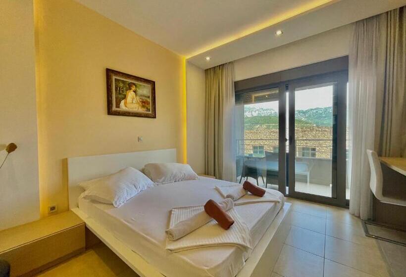 اتاق استاندارد با بالکن, Butua Residence