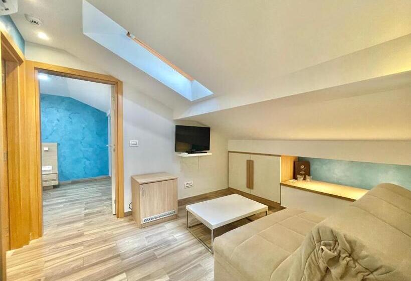 اتاق استاندارد سه نفره, Butua Residence