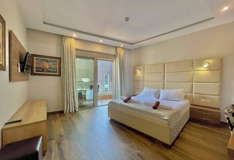 اتاق استاندارد با بالکن, Butua Residence