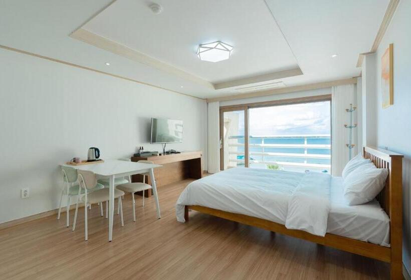 اتاق لوکس با بالکن, Ocean Palade
