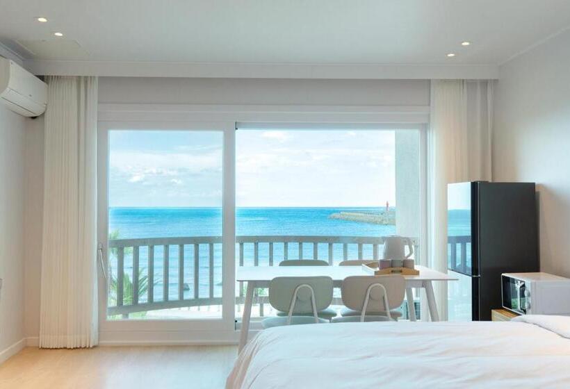 اتاق لوکس با چشم‌انداز دریا, Ocean Palade