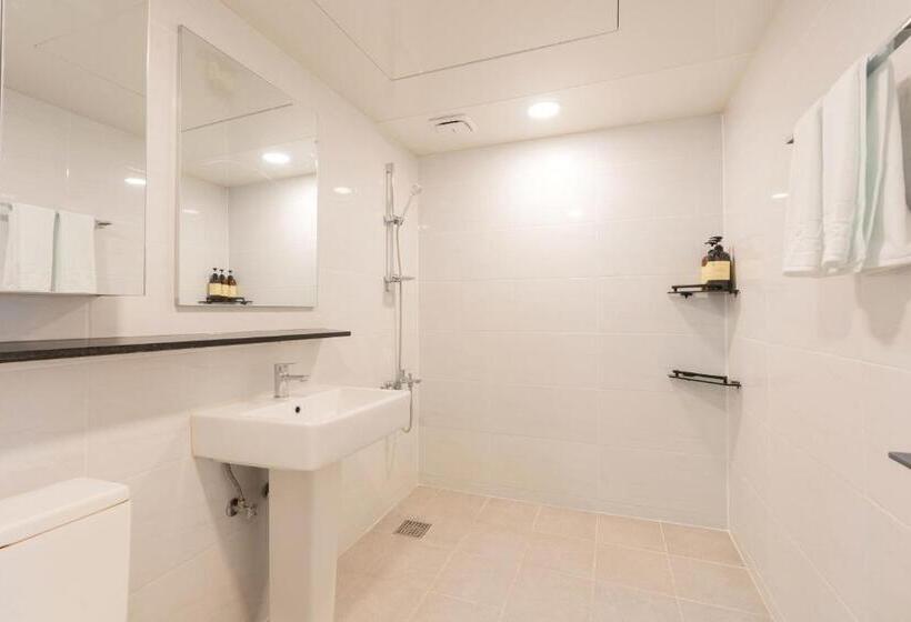 Suite with Terrace, Ocean Palade