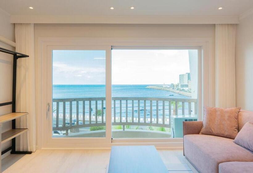 Suite with Terrace, Ocean Palade