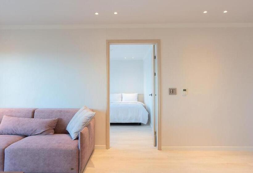 Suite with Terrace, Ocean Palade