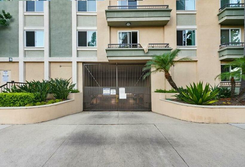 Апартаменты 2 Спальни, Beverly Hills Penthouse 2 Br Apt With Parking 407