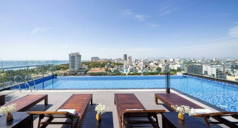 اتاق استاندارد با بالکن, Luxury Hotel Near Da Nang Beach   Charming Beauty