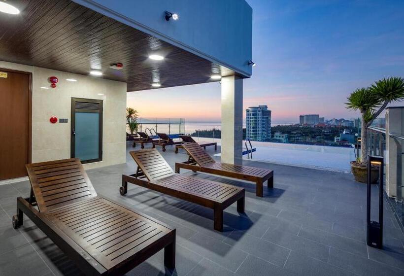 اتاق استاندارد با بالکن, Luxury Hotel Near Da Nang Beach   Charming Beauty
