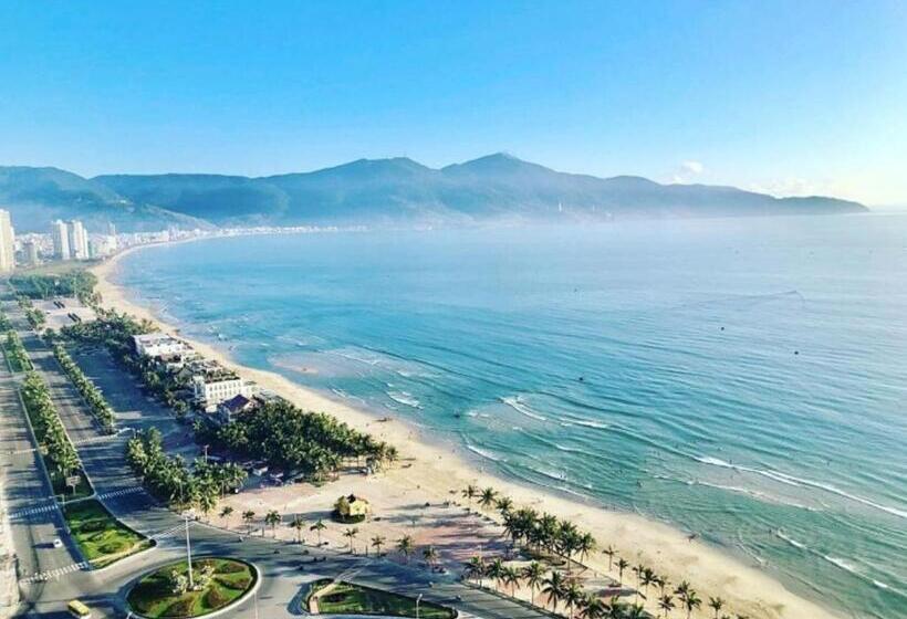 اتاق استاندارد سه تخته با بالکن, Luxury Hotel Near Da Nang Beach   Charming Beauty