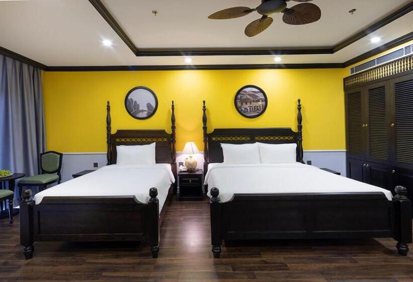 اتاق استاندارد سه تخته با بالکن, Luxury Hotel Near Da Nang Beach   Charming Beauty