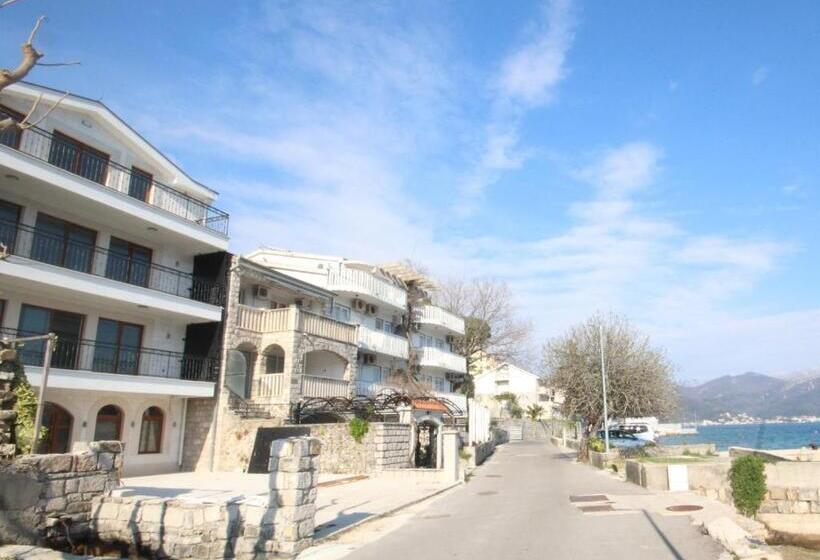 اتاق لوکس, Montemar