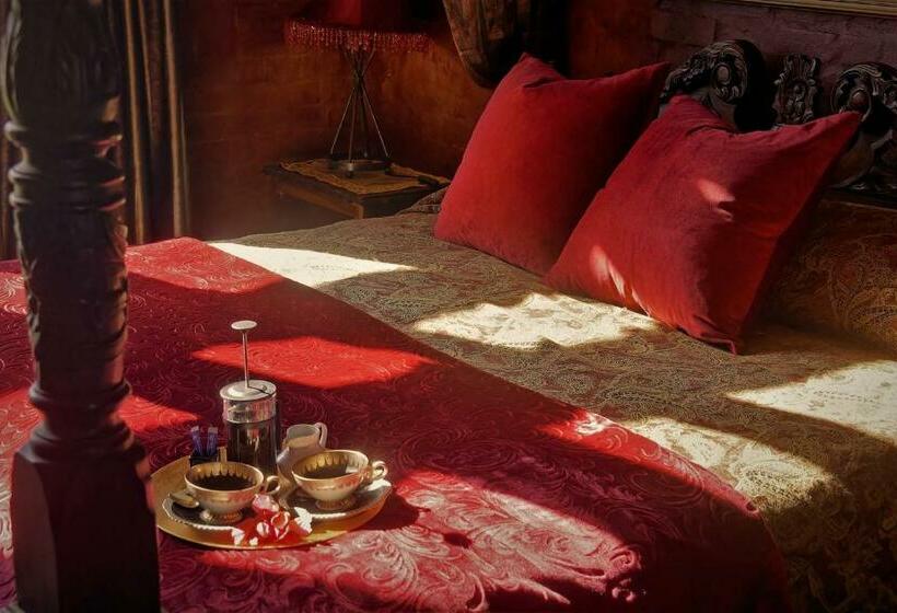 Номер Deluxe, Bygracealone Manor