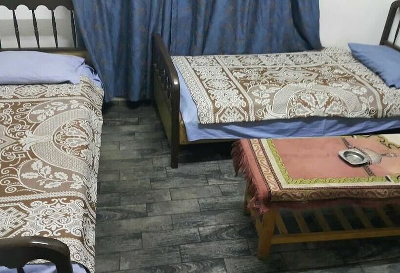 اتاق استاندارد سه نفره, Al Adel Hostel