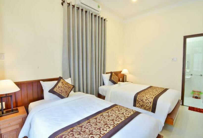 اتاق لوکس با چشم‌انداز شهر, Redrose Villa
