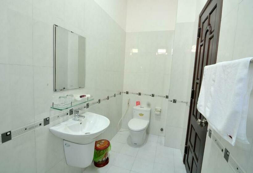 اتاق لوکس با چشم‌انداز شهر, Redrose Villa