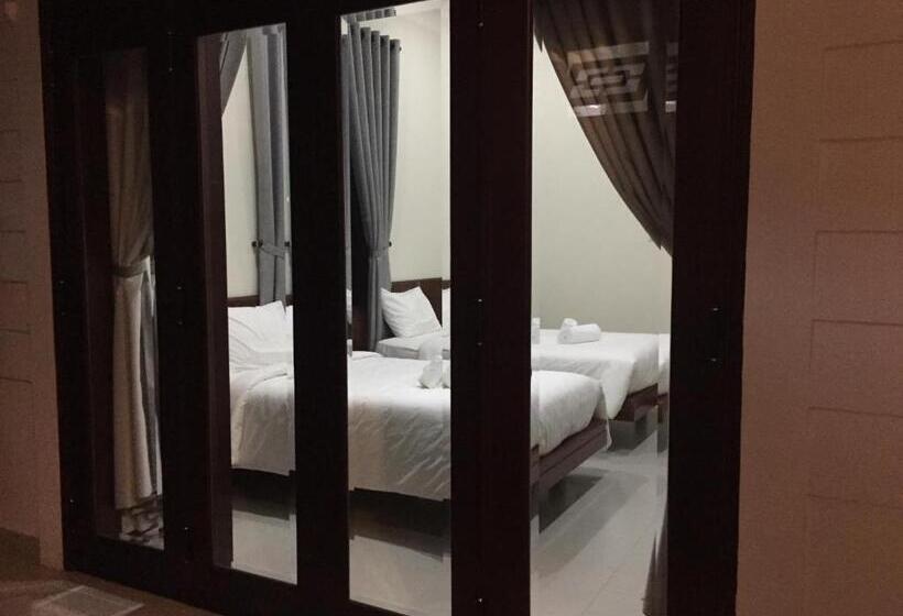 اتاق لوکس با چشم‌انداز باغ, Redrose Villa