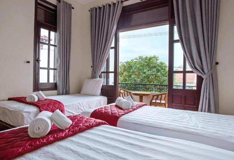 اتاق استاندارد سه نفره, Redrose Villa