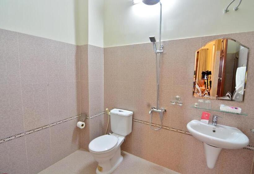 تختخواب در اتاق مشترک, Redrose Villa