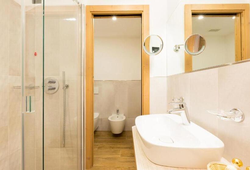 Standard Triple Room with Terrace, Green Rose