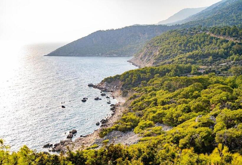 Номер Стандарт Вид на Горы, Pydnai_village