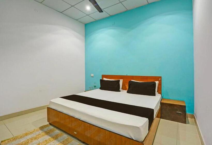 اتاق کلاسیک سه تخته, Oyo Flagship Hotel Sunrise