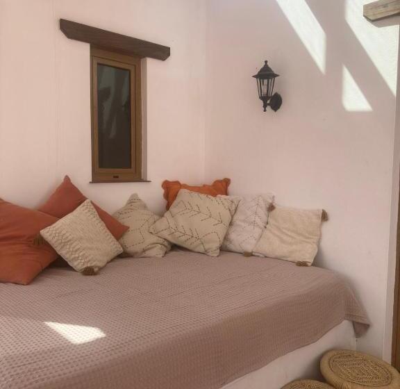اتاق استاندارد با چشم‌انداز استخر, Villa Amrita