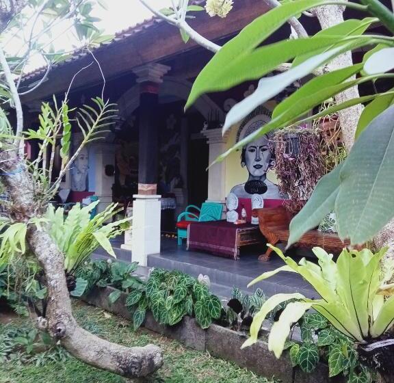 Номер Стандарт, Buratwangi Tropis House