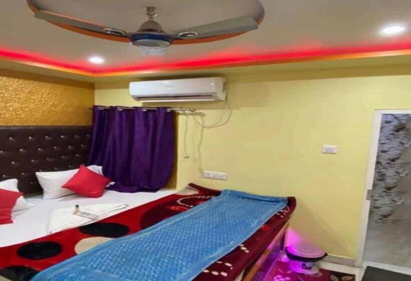 Quarto Triplo Deluxe, Staymaker Hotel Aditya 1 Km From Kashi Vishwanath Temple