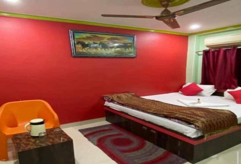 Quarto Triplo Deluxe, Staymaker Hotel Aditya 1 Km From Kashi Vishwanath Temple